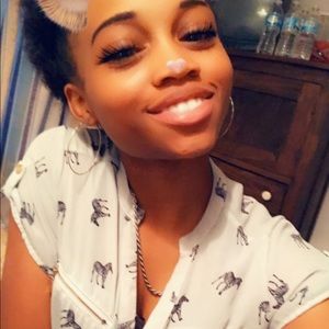 Meet your Posher, Monique